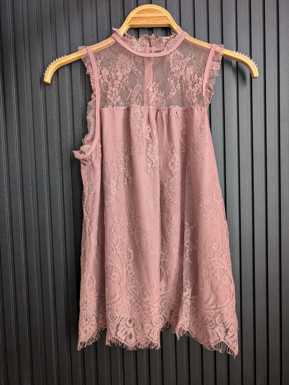Xhilaration Slesleeveless Lace Blouse Sleeveless Dusty Rose Size M